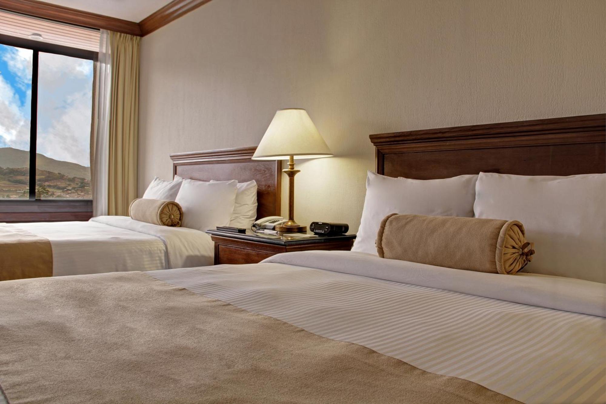 Wyndham San Jose Herradura Bagian luar foto A typical guest room at the Best Western Premier Collection