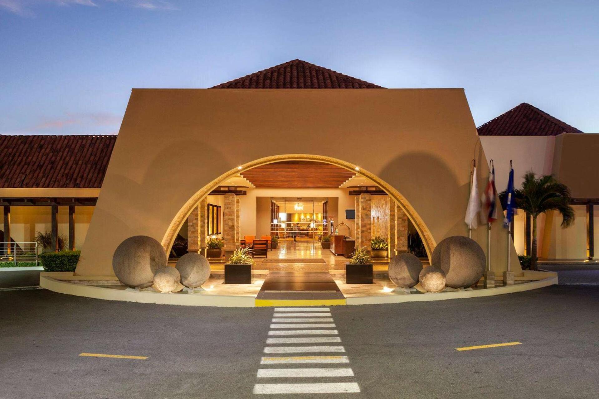 Wyndham San Jose Herradura Bagian luar foto The entrance of the hotel